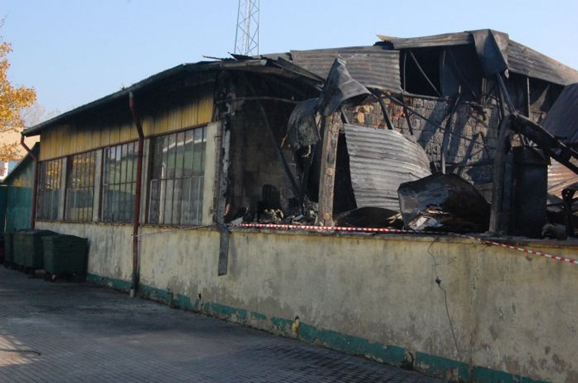 Straty po pożarze w Alma - Color w Gniewie ok. 3 mln zł. Nie ma zagrożenia skażenia Wisły Straty po pożarze w Alma - Color w Gniewie ok. 3 mln zł. Nie ma zagrożenia skażenia Wisły