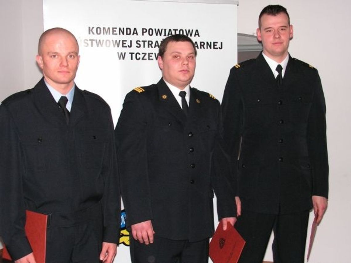 Strażacy w nowym wozie z 37-metrową drabiną Strażacy w nowym wozie z 37-metrową drabiną