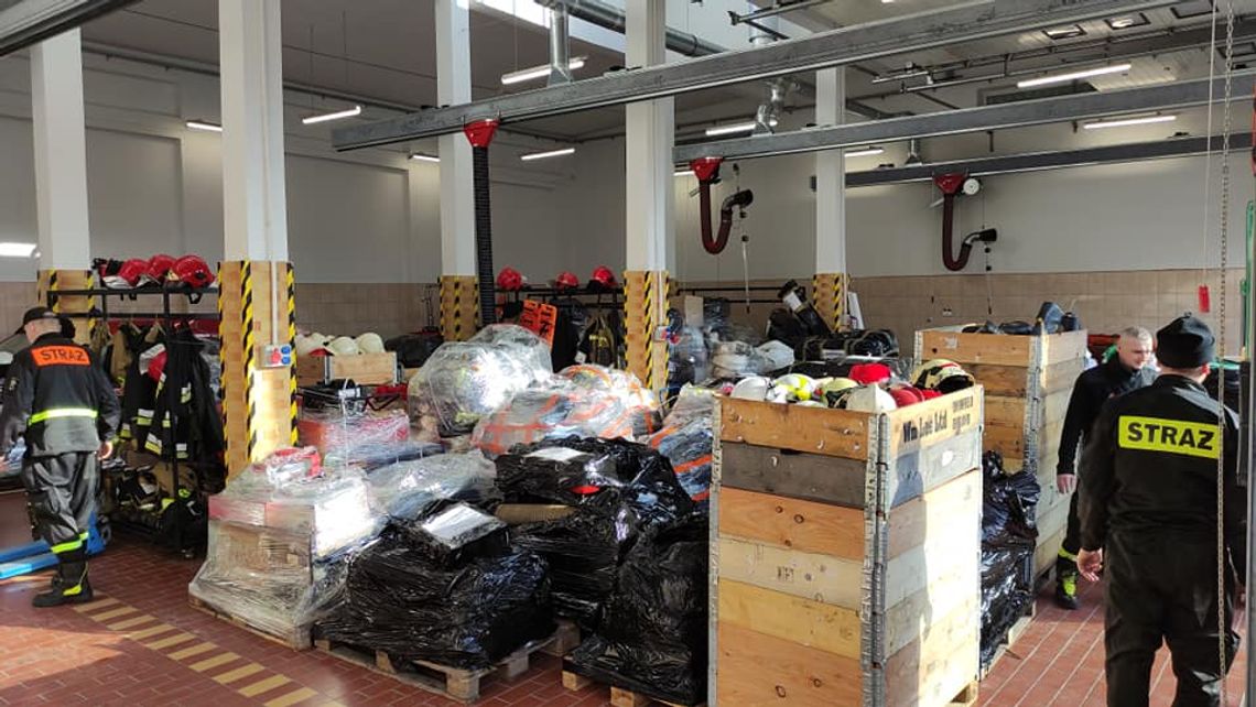Strażacy zorganizowali zbiórkę sprzętu ratowniczego dla kolegów z Ukrainy Strażacy zorganizowali zbiórkę sprzętu ratowniczego dla kolegów z Ukrainy