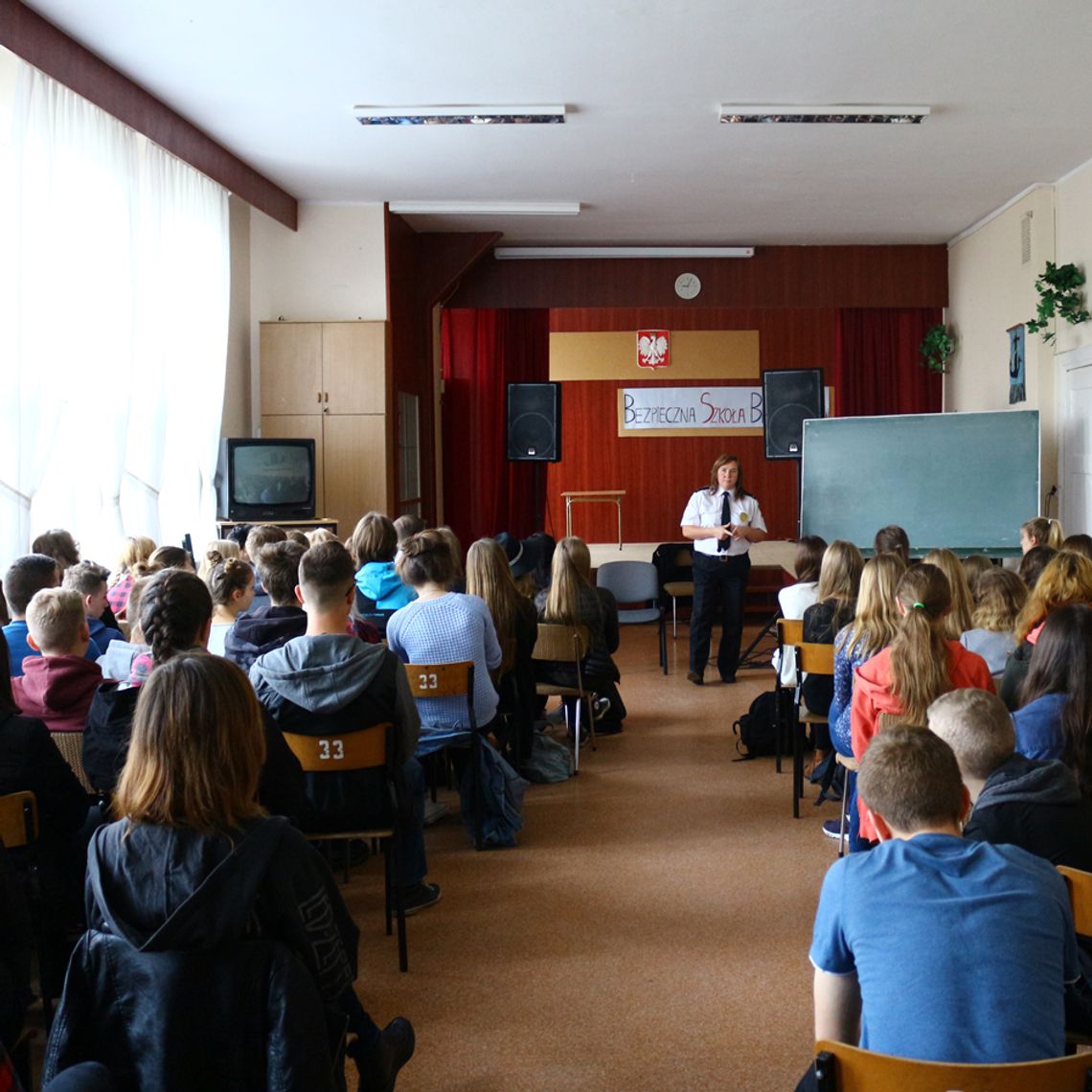 Strażnicy rozmawiali z licealistami - o używkach i przemocy w szkole Strażnicy rozmawiali z licealistami - o używkach i przemocy w szkole