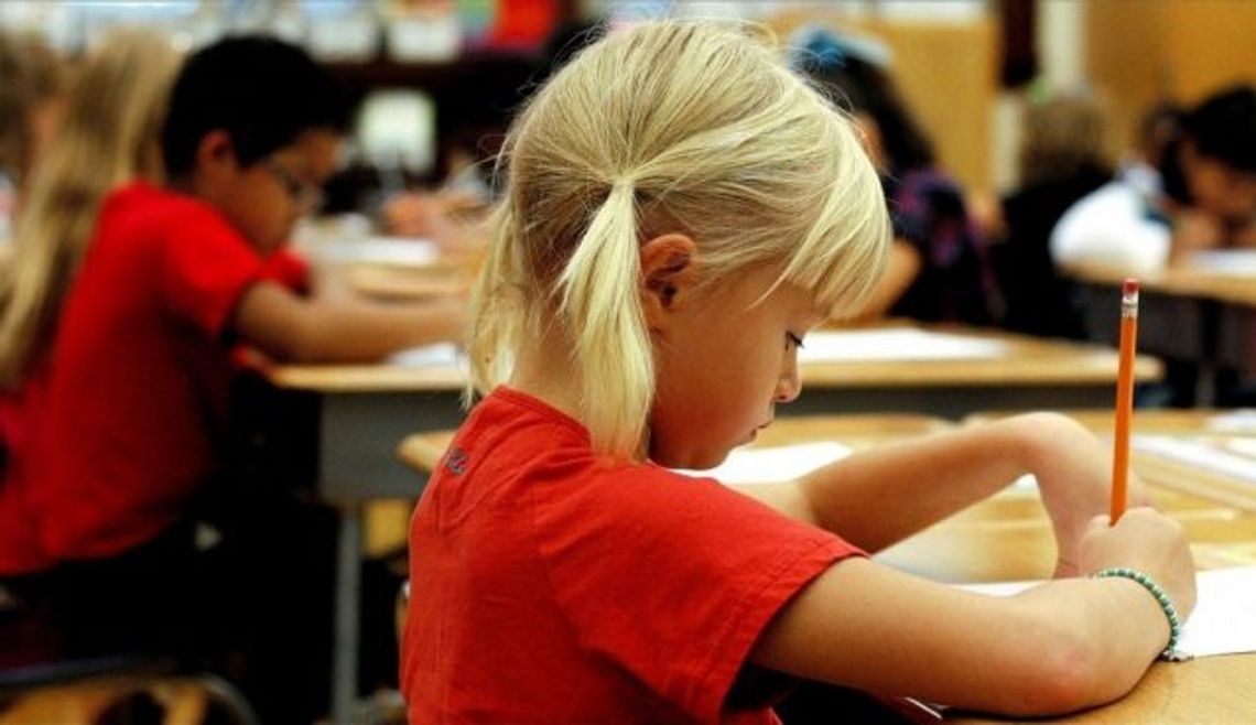 Stypendium szkolne: co, jak, gdzie? Pomoc materialna dla uczniów w roku szkolnym 2016/2017 Stypendium szkolne: co, jak, gdzie? Pomoc materialna dla uczniów w roku szkolnym 2016/2017