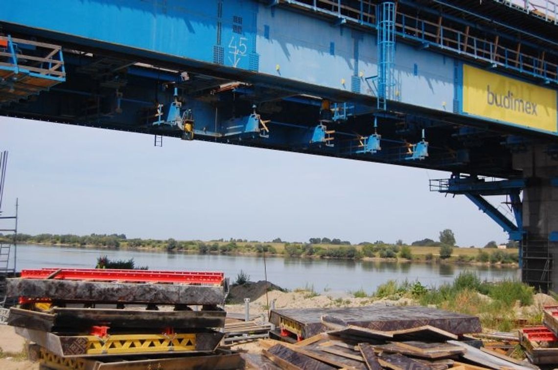 Suchą nogą przez Wisłę Suchą nogą przez Wisłę