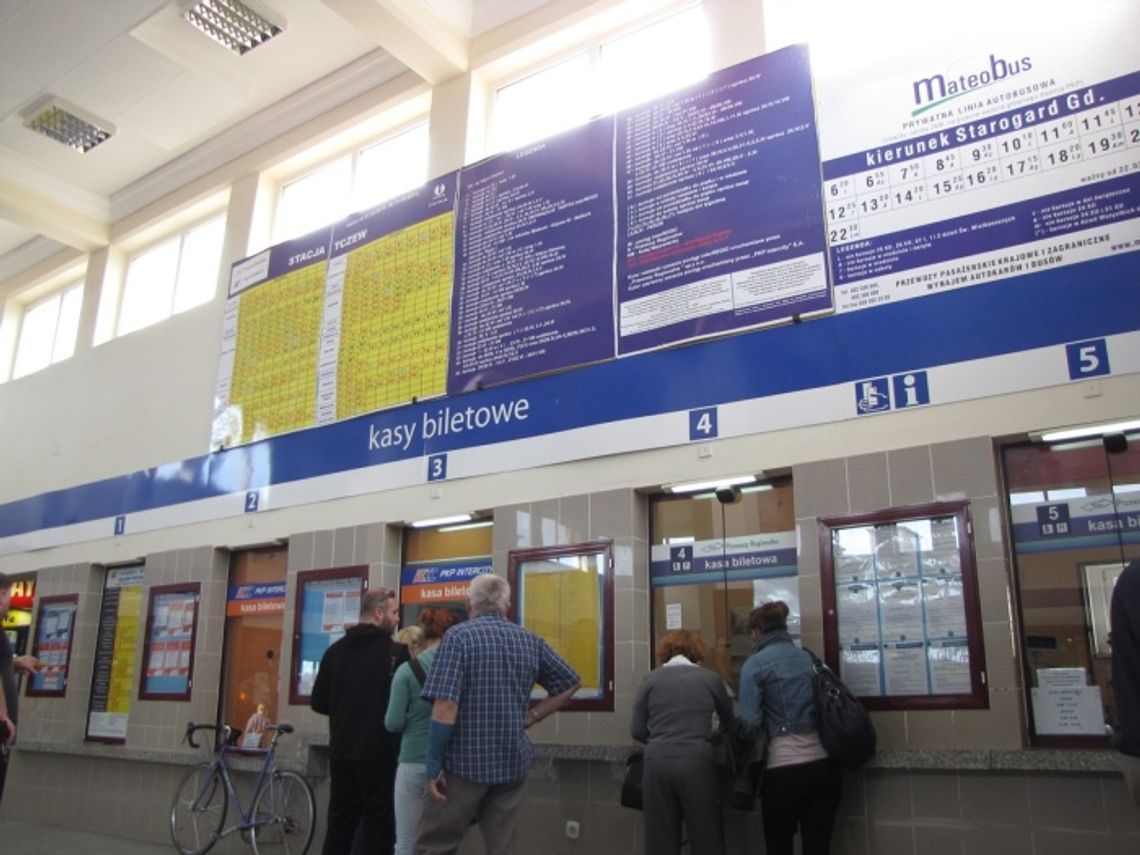 Sukces odtrąbiony. Luki w rozkładzie jazdy. Wkurzeni pasażerowie koczują na dworcu Sukces odtrąbiony. Luki w rozkładzie jazdy. Wkurzeni pasażerowie koczują na dworcu