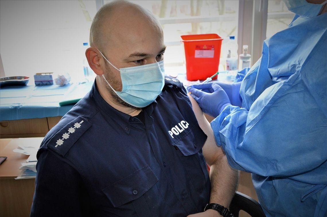 #SZCZEPIMYSIĘ. Ruszyły szczepienia tczewskich policjantów przeciw COVID-19
