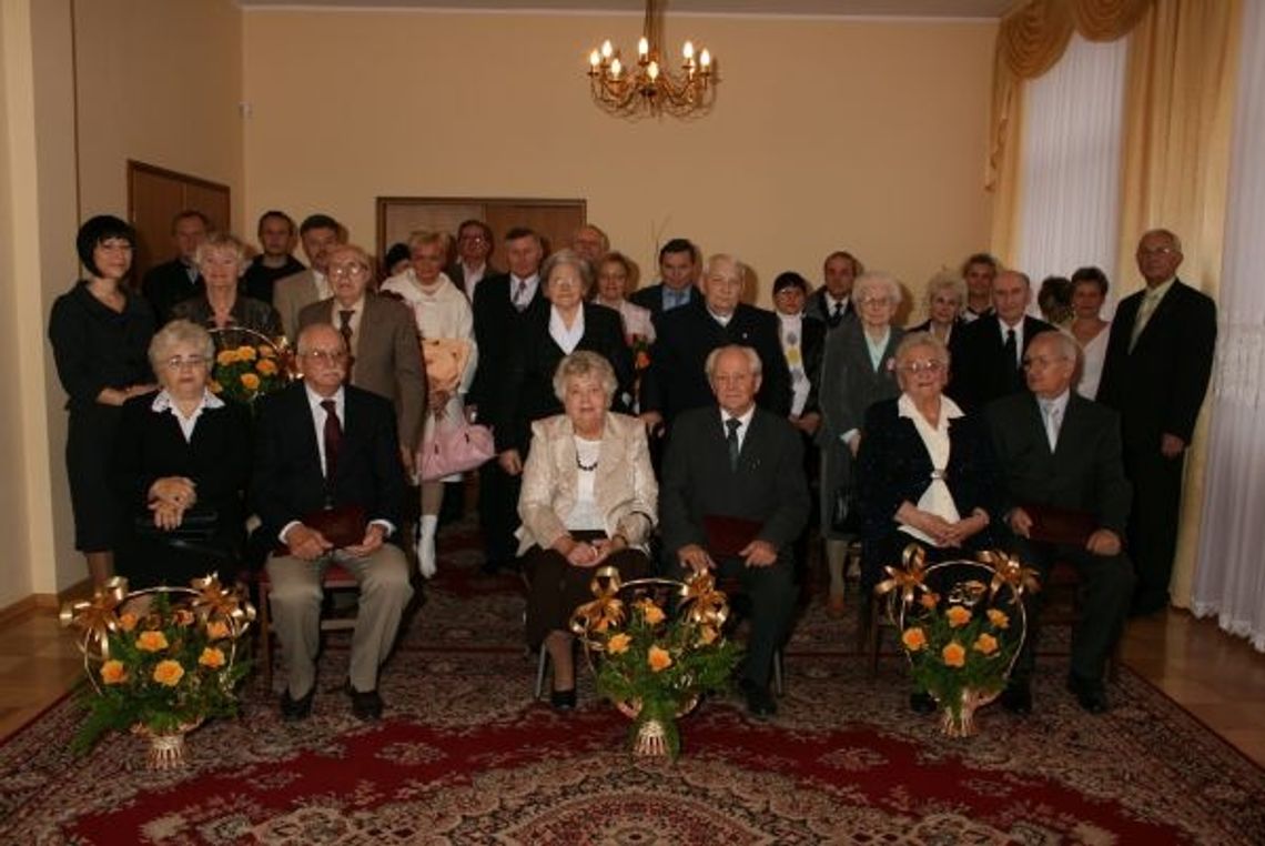 Szmaragdowo i diamentowo - weselni jubilaci w USC Szmaragdowo i diamentowo - weselni jubilaci w USC