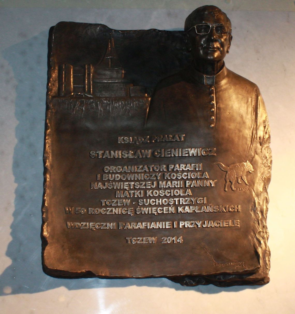 Tablica pamiątkowa. Uhonorowano prałata Cieniewicza Tablica pamiątkowa. Uhonorowano prałata Cieniewicza