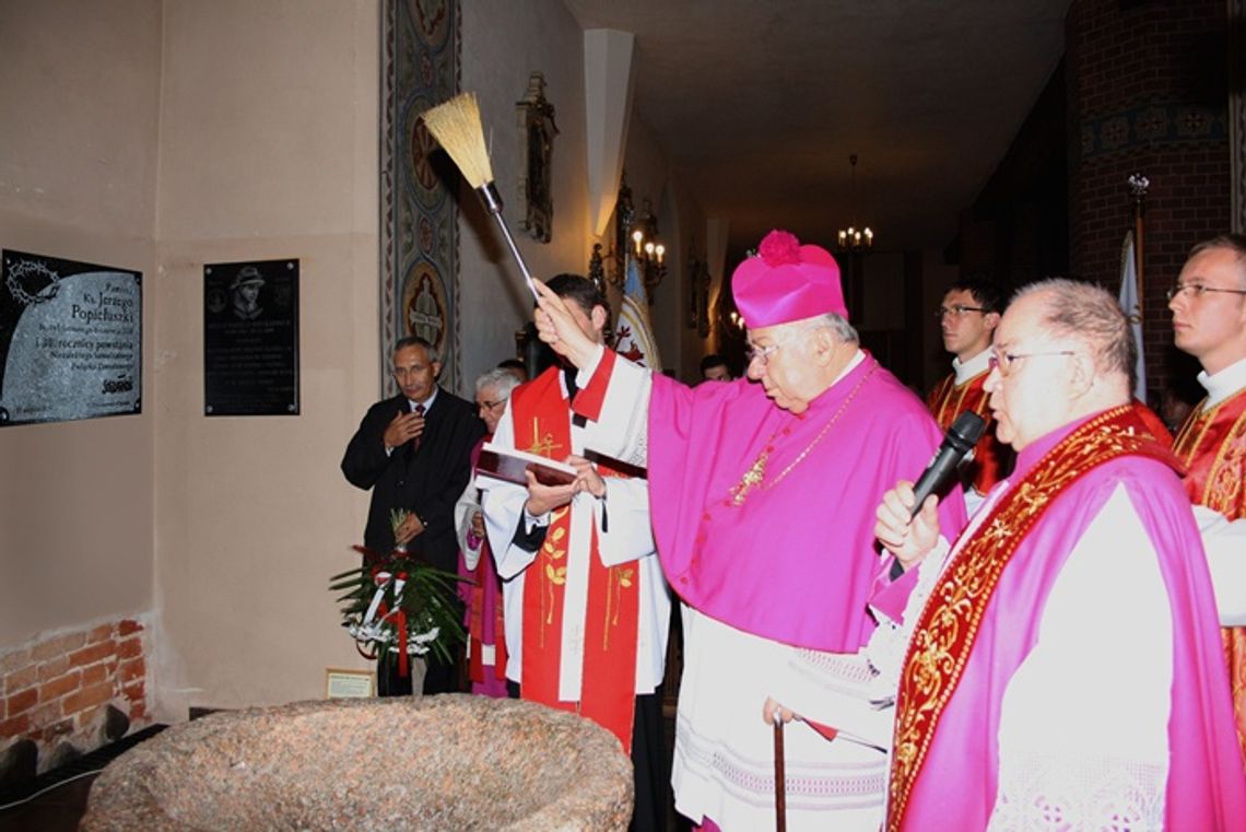 Tablica pamięci ks. Popiełuszki - kapelana Solidarności