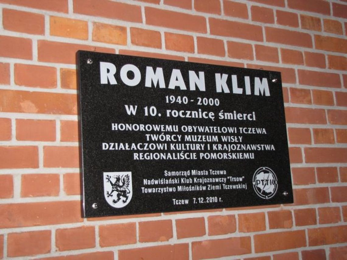 Tablicą upamiętnili Romana Klima - twórcę Muzeum Wisły w Tczewie Tablicą upamiętnili Romana Klima - twórcę Muzeum Wisły w Tczewie
