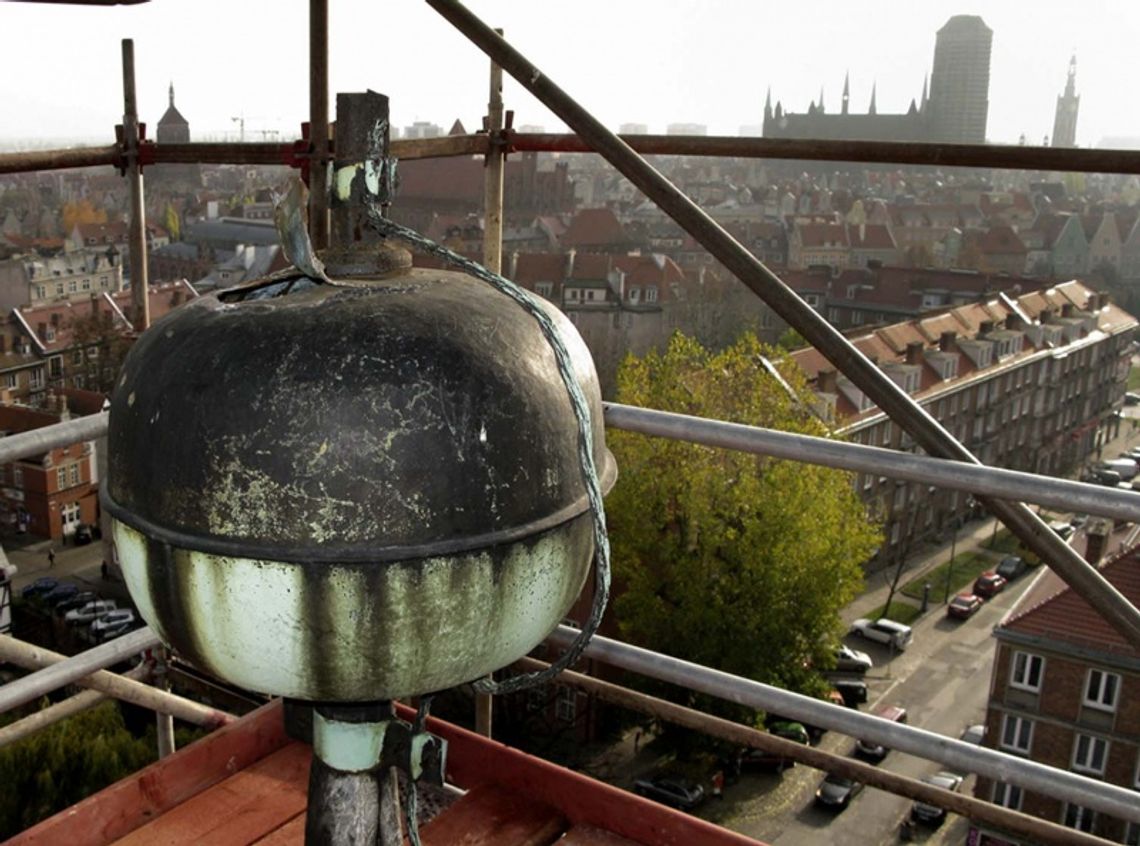 Tajemnicza tuba na wieży Ratusza Staromiejskiego Tajemnicza tuba na wieży Ratusza Staromiejskiego