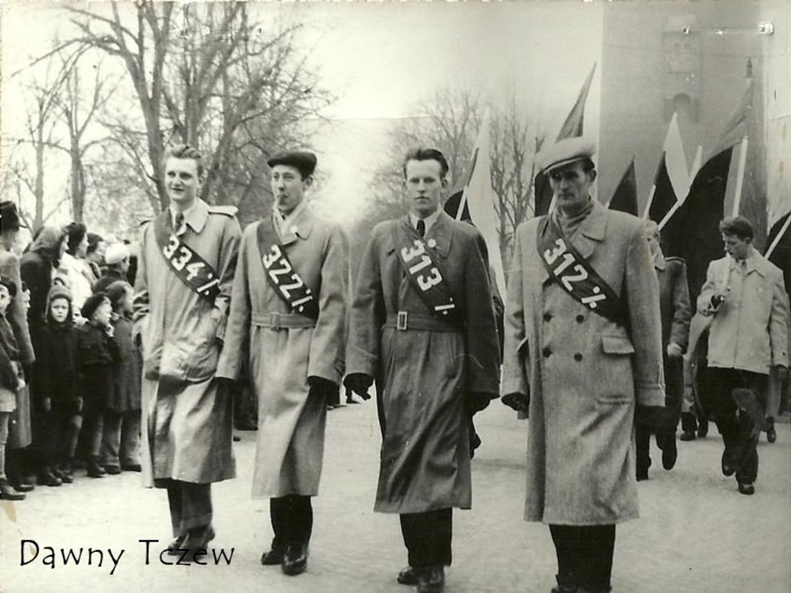 Tak propagandą epatowano w Tczewie - sztandary "przemówiły" do ludu