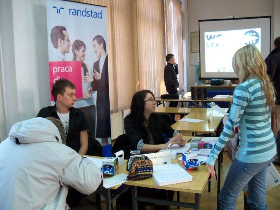 Targi pracy - dużo bezrobotnych, mniej pracodawców Targi pracy - dużo bezrobotnych, mniej pracodawców