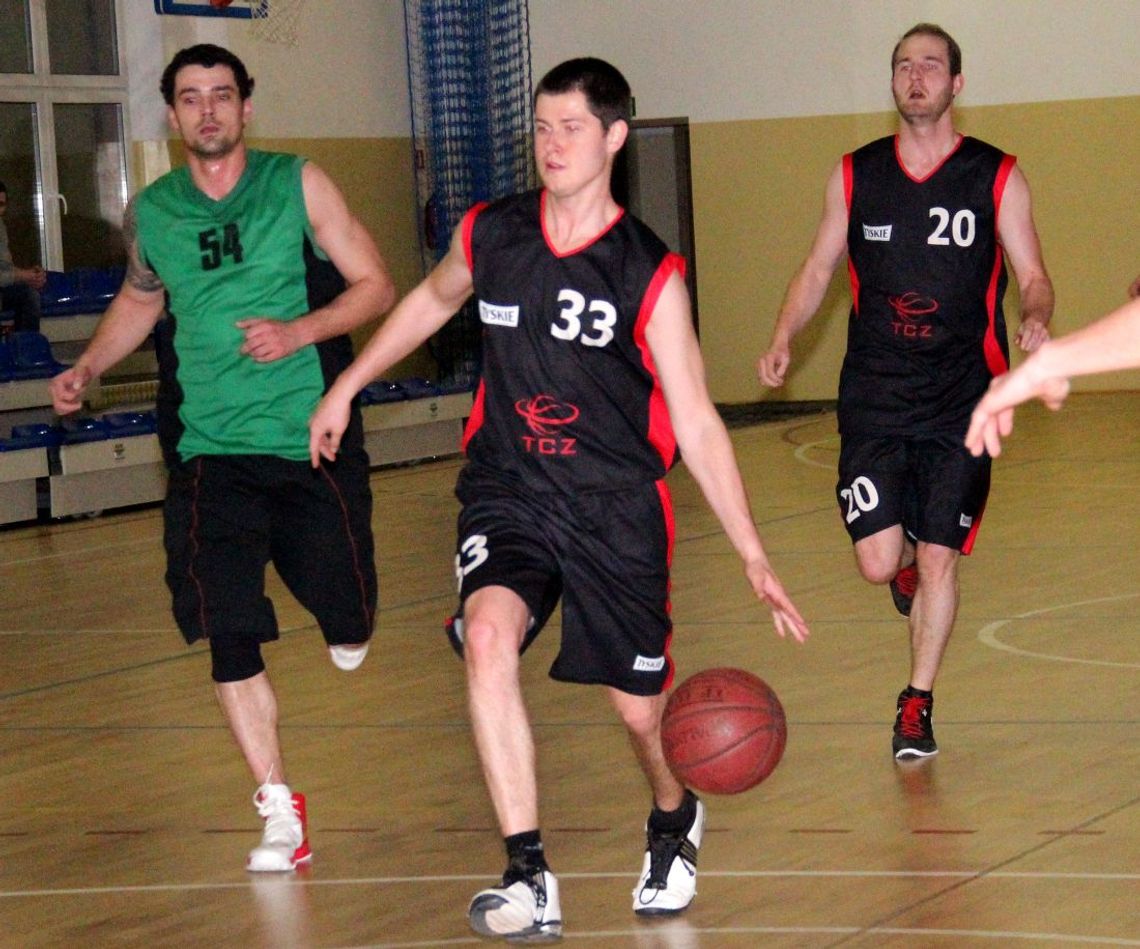 TCZ i Devils na czele - Tczewska Amatorska Liga Koszykówki TCZ i Devils na czele - Tczewska Amatorska Liga Koszykówki