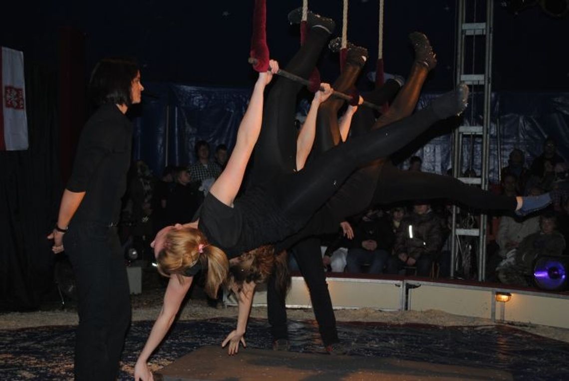 Tczewscy licealiści z niemieckimi rówieśnikami połykali ogień i chodzili po szkle Tczewscy licealiści z niemieckimi rówieśnikami połykali ogień i chodzili po szkle