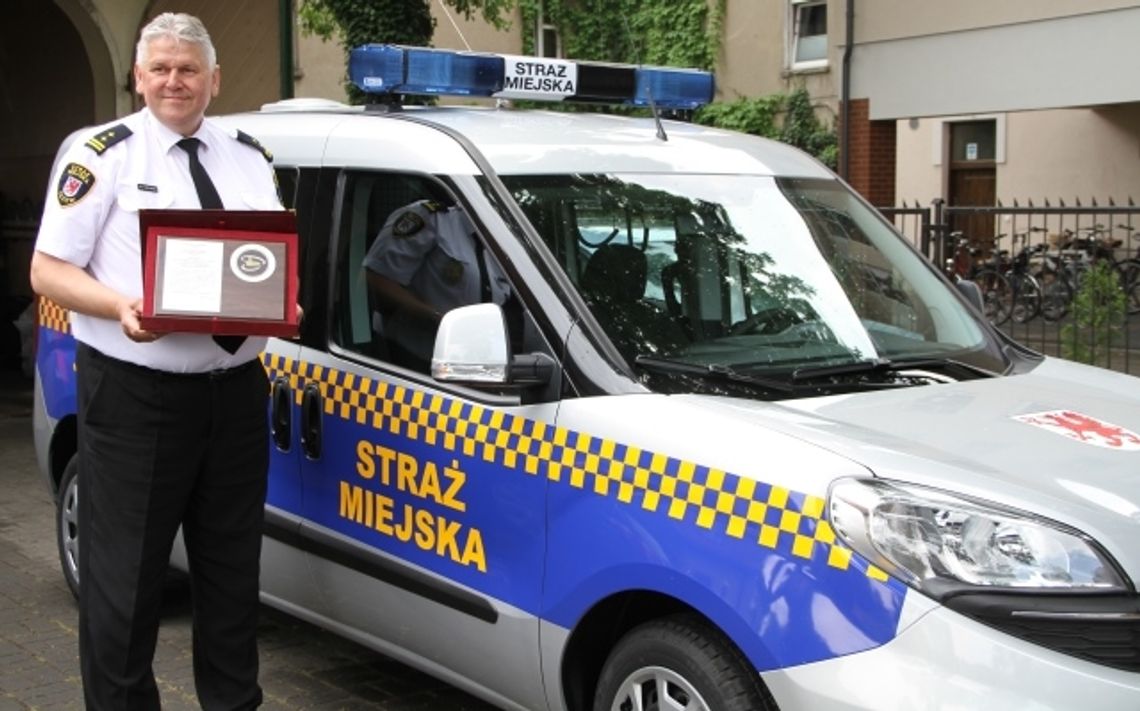 Tczewska Straż Miejska w nowym aucie i… na rowerach Tczewska Straż Miejska w nowym aucie i… na rowerach