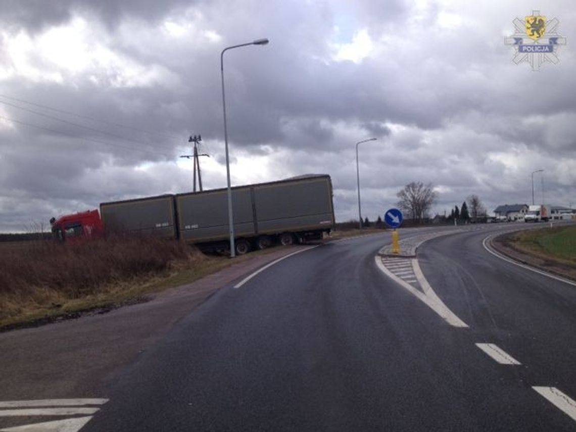 Tir w rowie - pędem na zakręcie