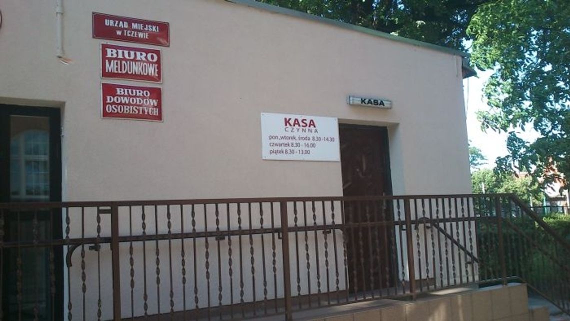 Tłoczno przed kasą w Urzędzie Miejskim Tłoczno przed kasą w Urzędzie Miejskim