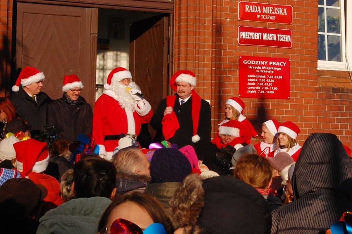 Tłum dzieci przywitał św. Mikołaja