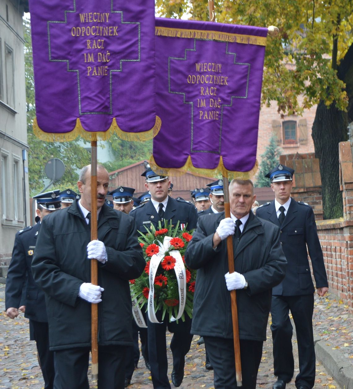 Tłumy żegnały wiceburmistrza. Ok. 1000 mieszkańców na pogrzebie Wojciecha Szulca Tłumy żegnały wiceburmistrza. Ok. 1000 mieszkańców na pogrzebie Wojciecha Szulca