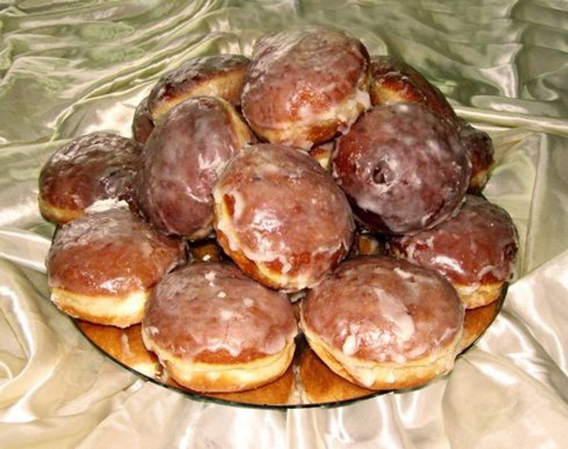 Tłusty Czwartek - kolejki po pączki Tłusty Czwartek - kolejki po pączki