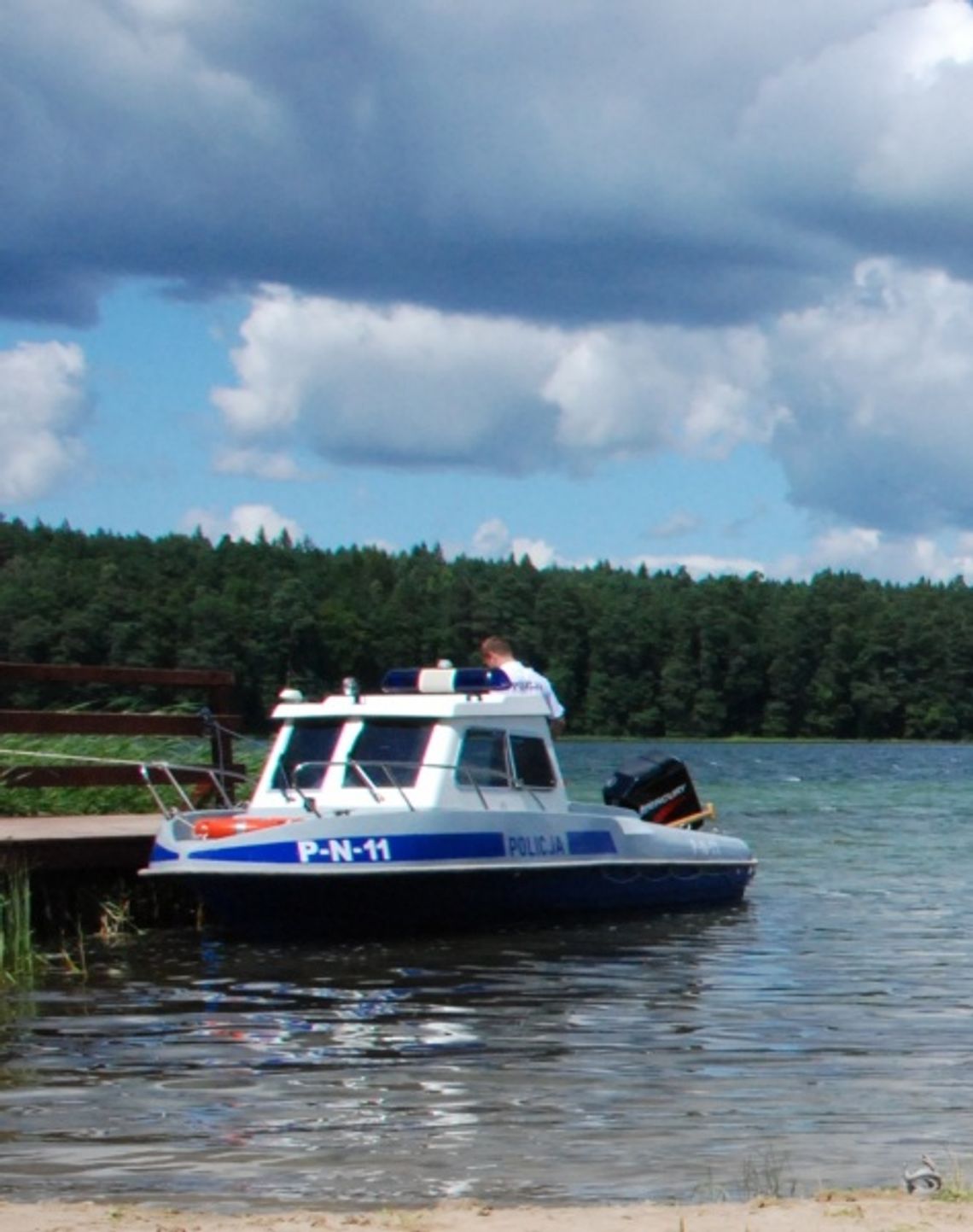 Tonący mężczyzna utknął w zaroślach Tonący mężczyzna utknął w zaroślach
