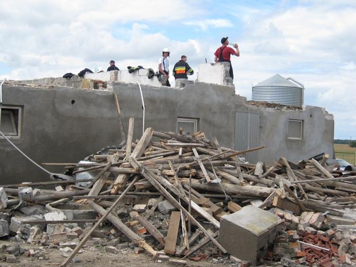 Trąba powietrzna uszkodziła 67 obiektów Trąba powietrzna uszkodziła 67 obiektów