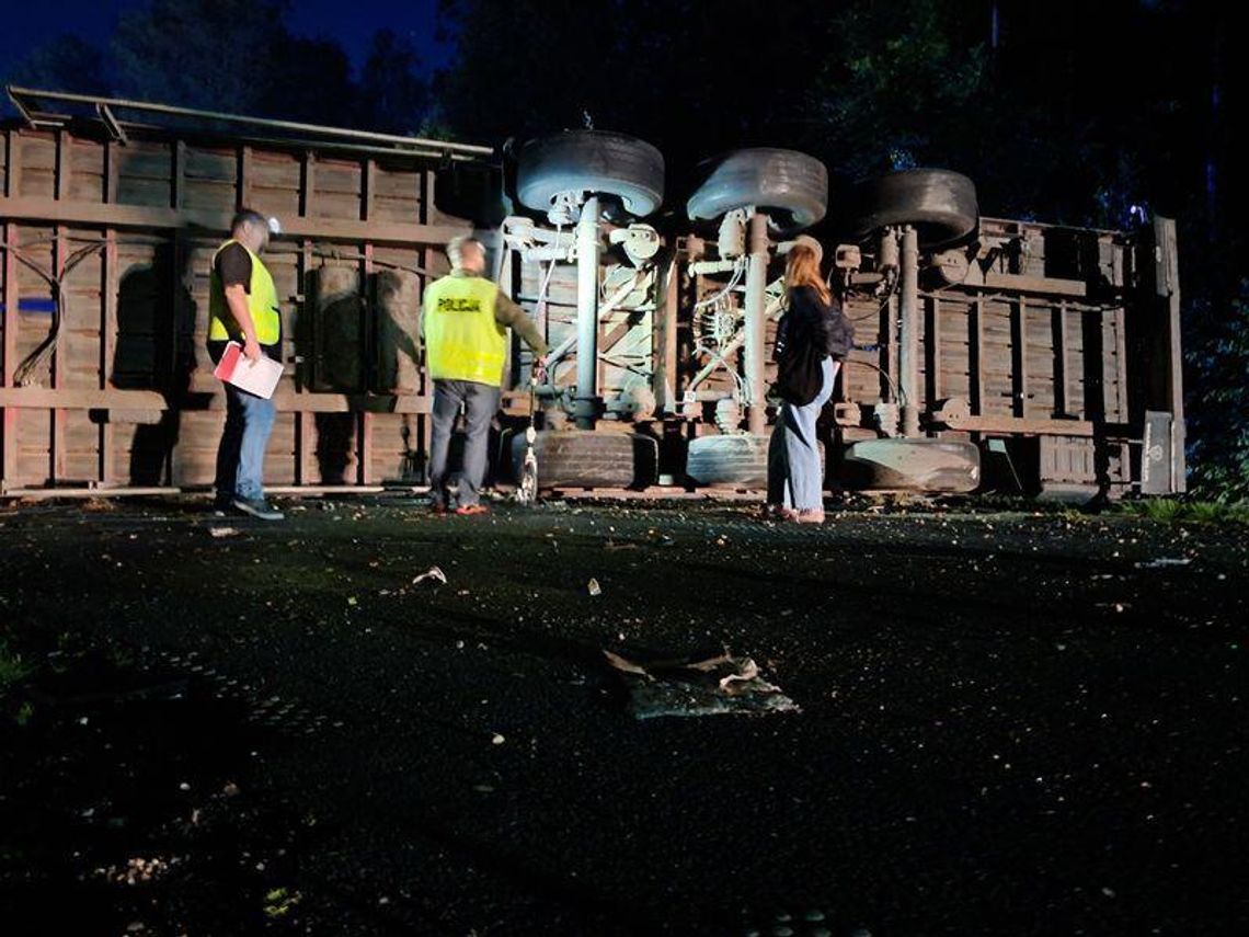 Tragedia na trasie. Śmierć kierowcy po czołowym zderzeniu z pojazdem ciężarowym