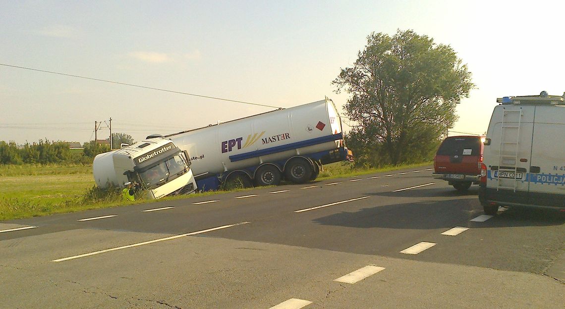 Tragiczne zdarzenie w Subkowach. Zginęła jedna osoba. Droga zablokowana! Tragiczne zdarzenie w Subkowach. Zginęła jedna osoba. Droga zablokowana!