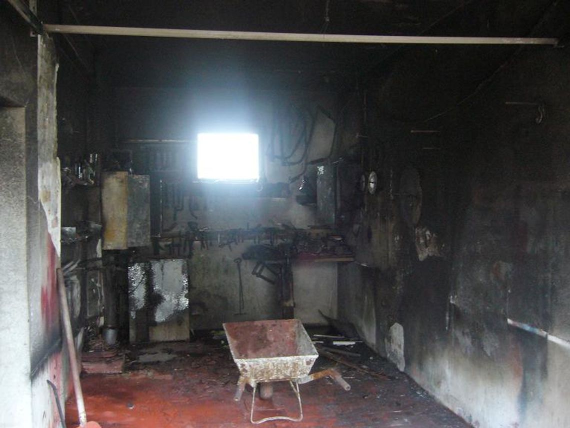 Tragiczny pożar przy ul. Wiśniowej – mężczyzna ciężko poparzony Tragiczny pożar przy ul. Wiśniowej – mężczyzna ciężko poparzony