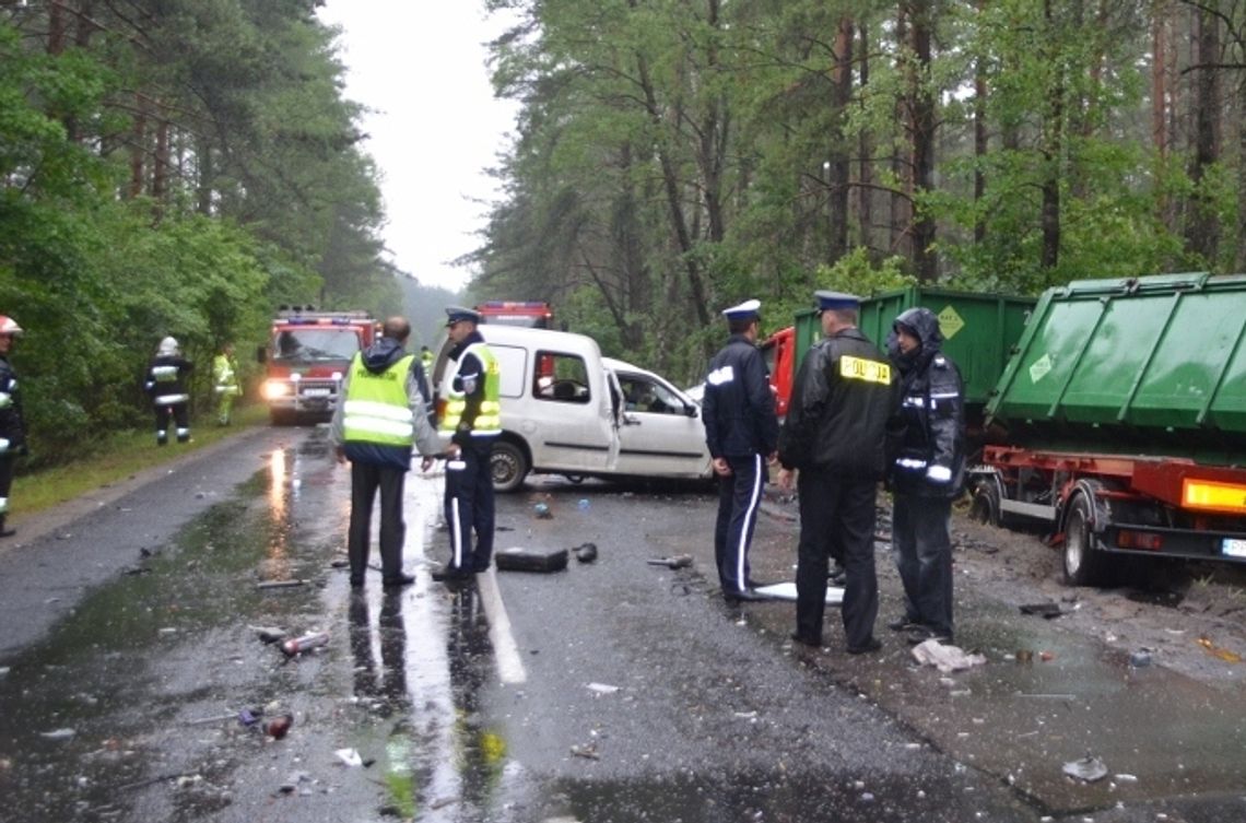 Tragiczny wypadek pod Kościerzyną, zginęło dwóch mężczyzn 