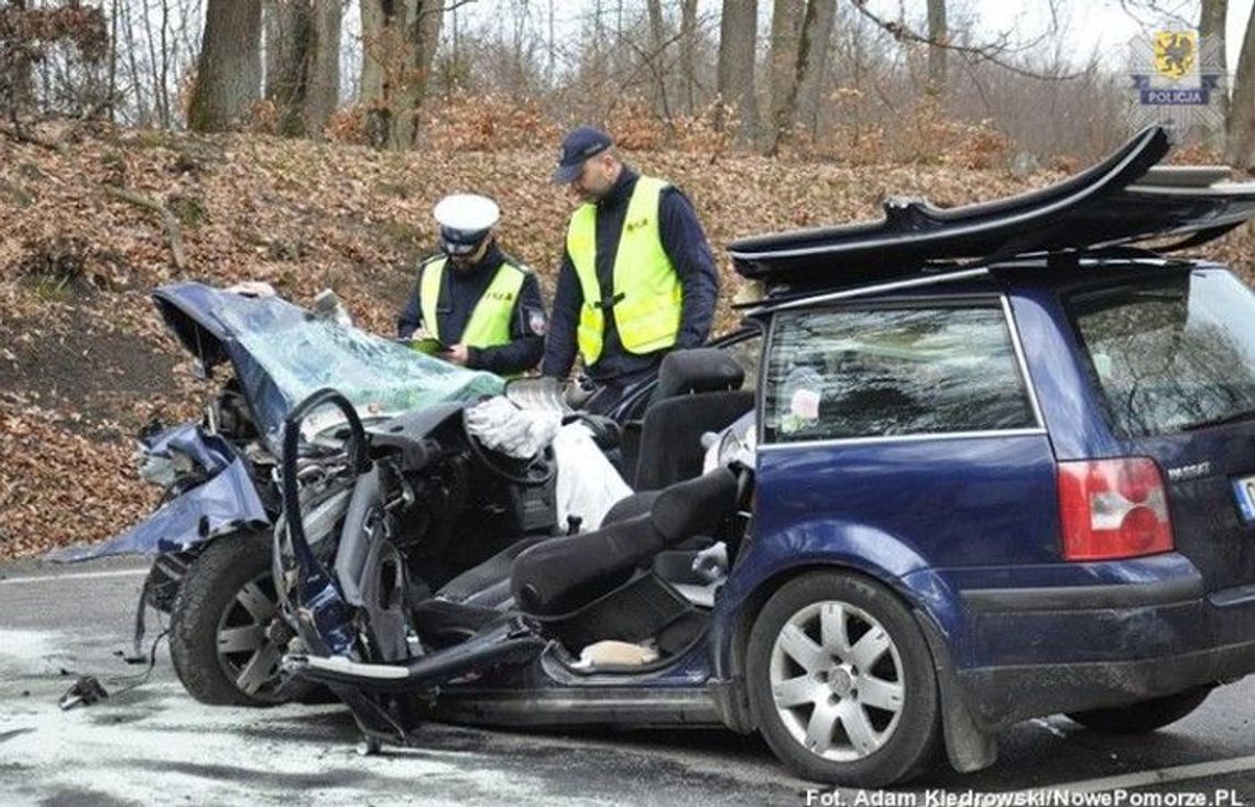 Tragiczny wypadek w Kościerzynie. Trwa wyjaśnianie okoliczności wypadku. Tragiczny wypadek w Kościerzynie. Trwa wyjaśnianie okoliczności wypadku.