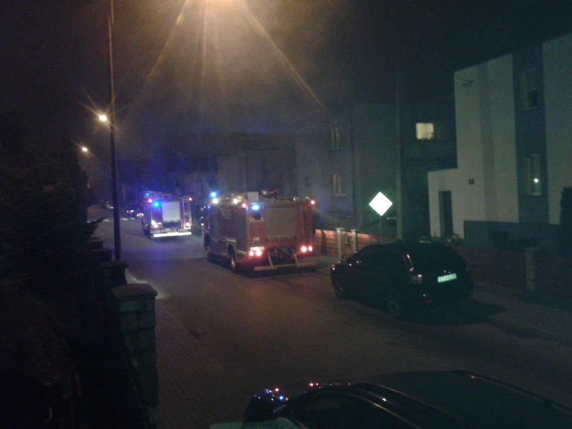 Trwa akcja straży pożarnej w domu przy ul. Reymonta w Tczewie Trwa akcja straży pożarnej w domu przy ul. Reymonta w Tczewie