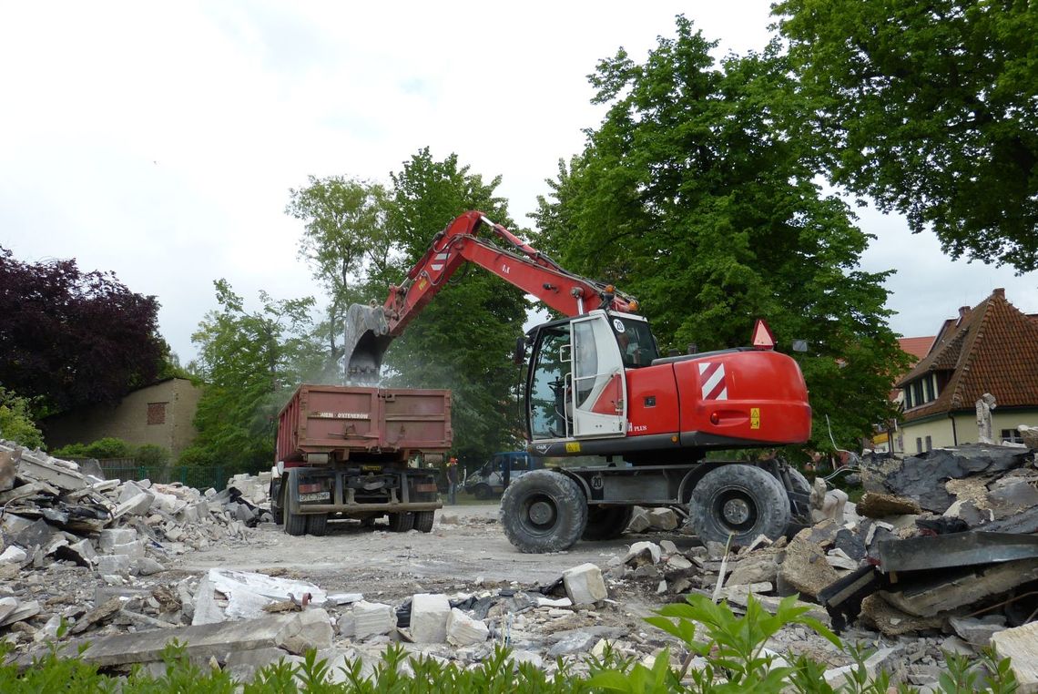 Trwa demolka fragmentu Urzędu Miejskiego