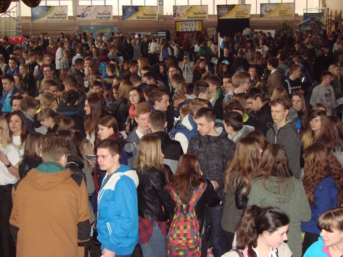 Trwają Powiatowe Targi Edukacyjne - lokalne szkoły prezentują swoją ofertę 