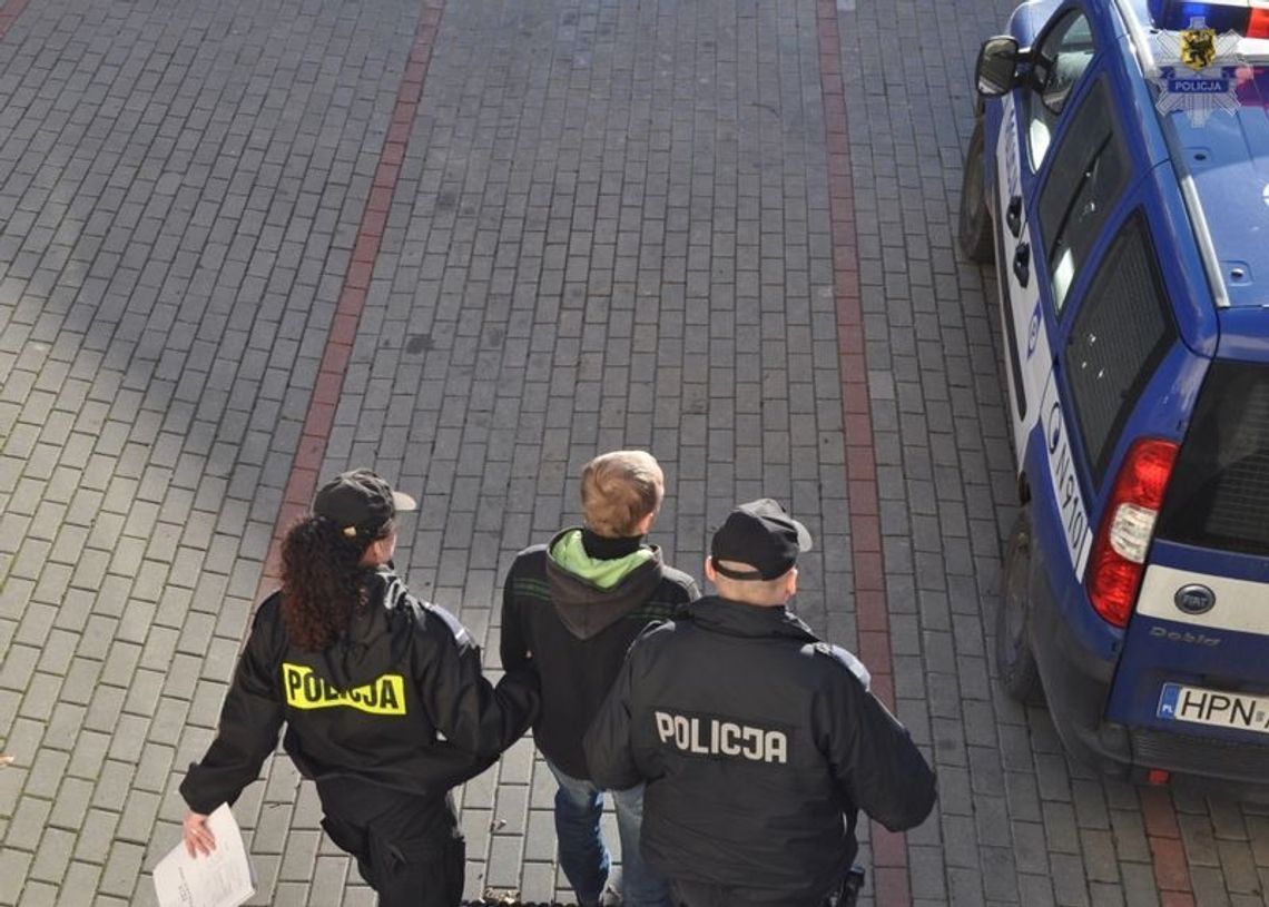 Trzech rozbojów zaatakowało mężczyznę