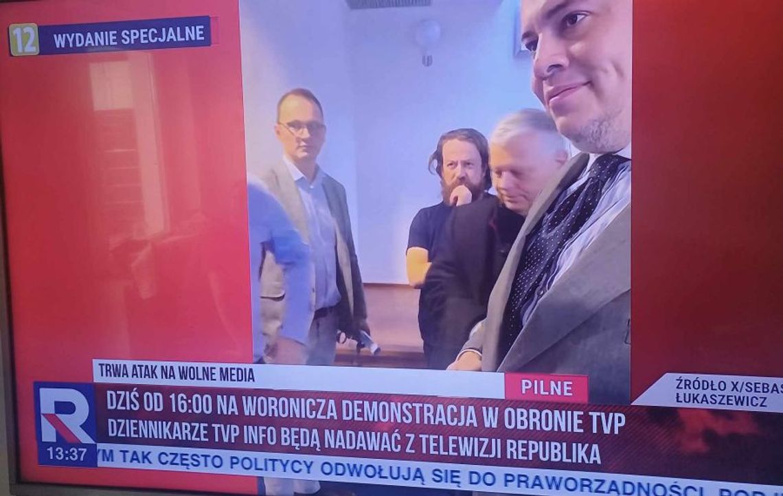 Trzęsienie ziemi w TVP. TVP Info przestała nadawać. Rosłe osiłki z osobami uważającymi się za nowy zarząd okupują gabinety zarządu