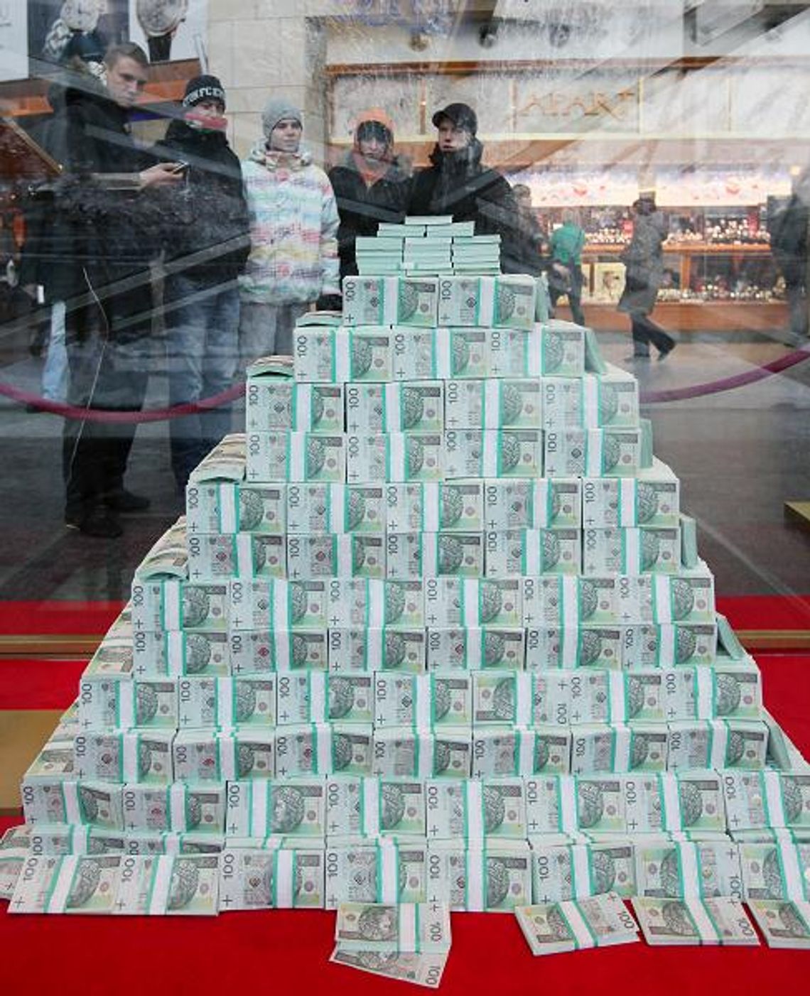 Trzy miliony na początek kadencji