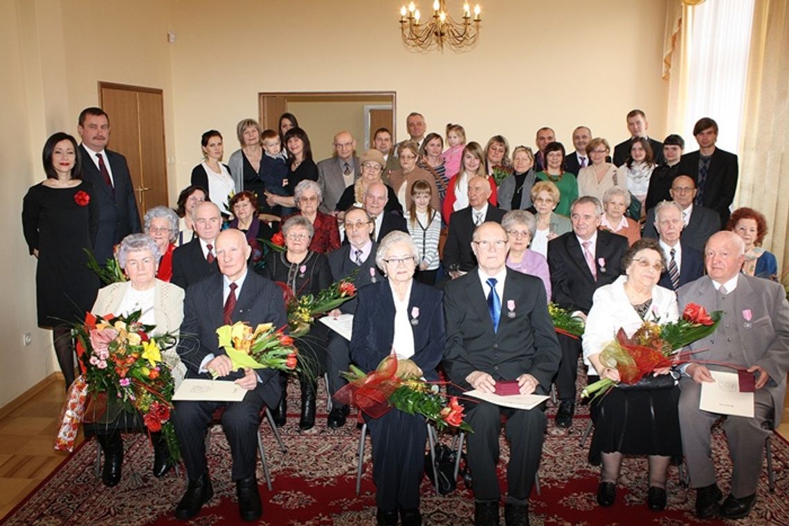 Trzynaście par z medalami Trzynaście par z medalami