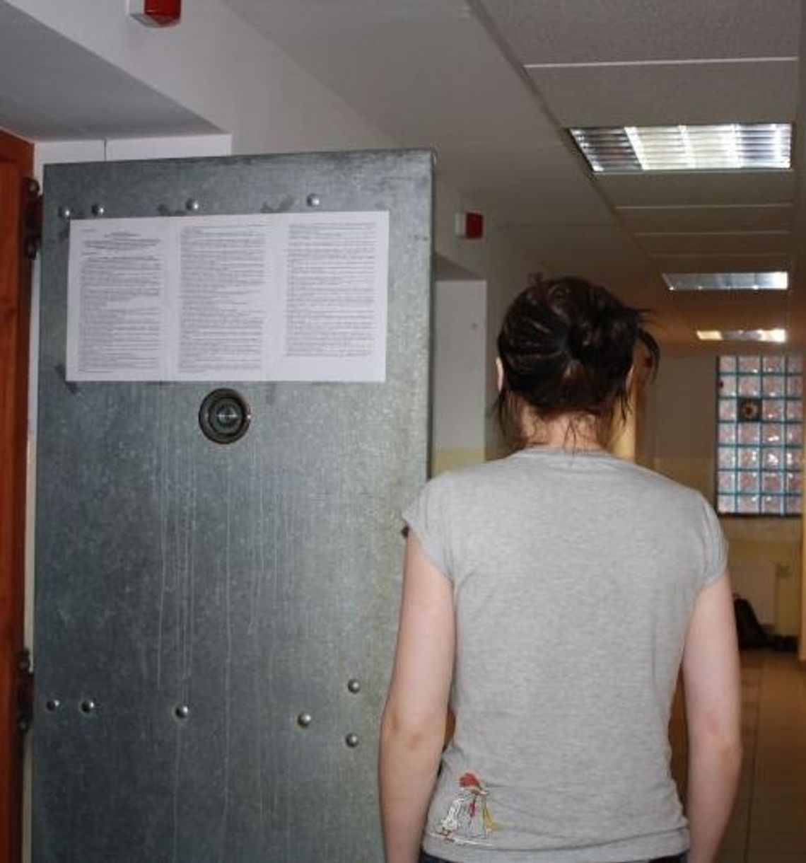 Tusze do rzęs schowała do rękawa kurtki Tusze do rzęs schowała do rękawa kurtki