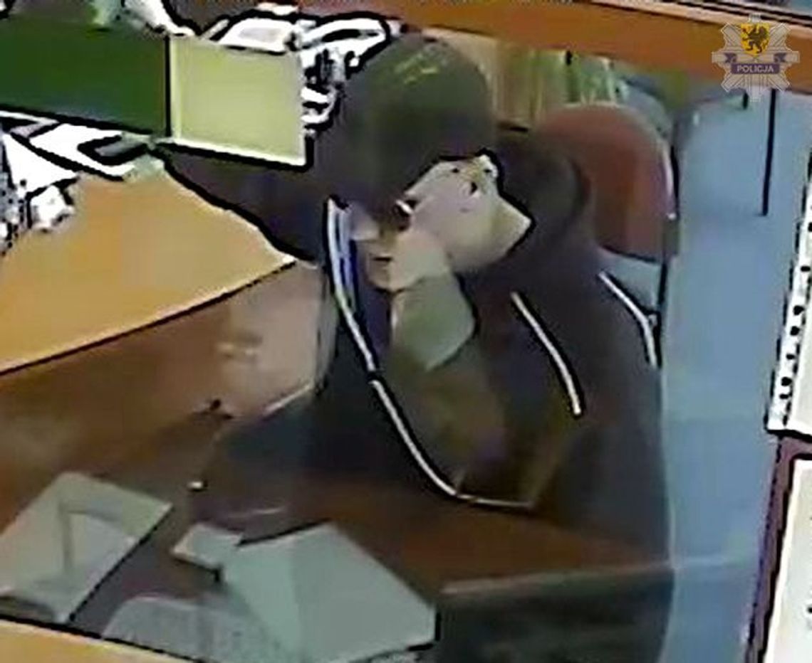 Twarze z monitoringu. Sprawcy napadów na banki poszukiwani