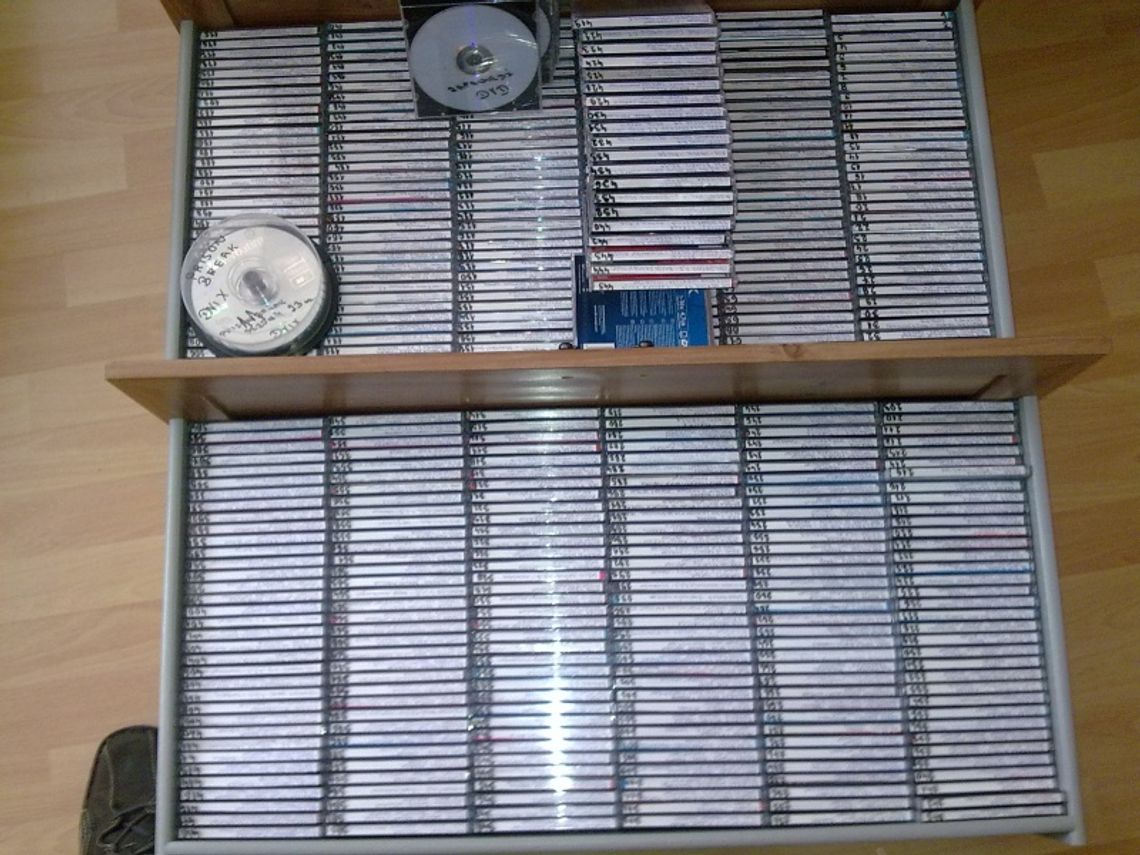 Tysiąc nielegalnych płyt z nowościami kinowymi Tysiąc nielegalnych płyt z nowościami kinowymi