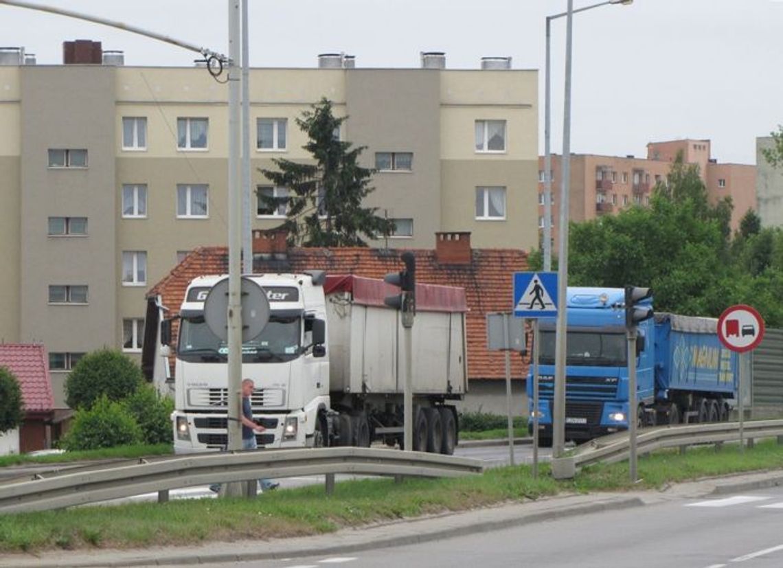 Tysiąc złotych kary dla kierowców ciężarówek - zakaz jazdy w poniedziałek i wtorek