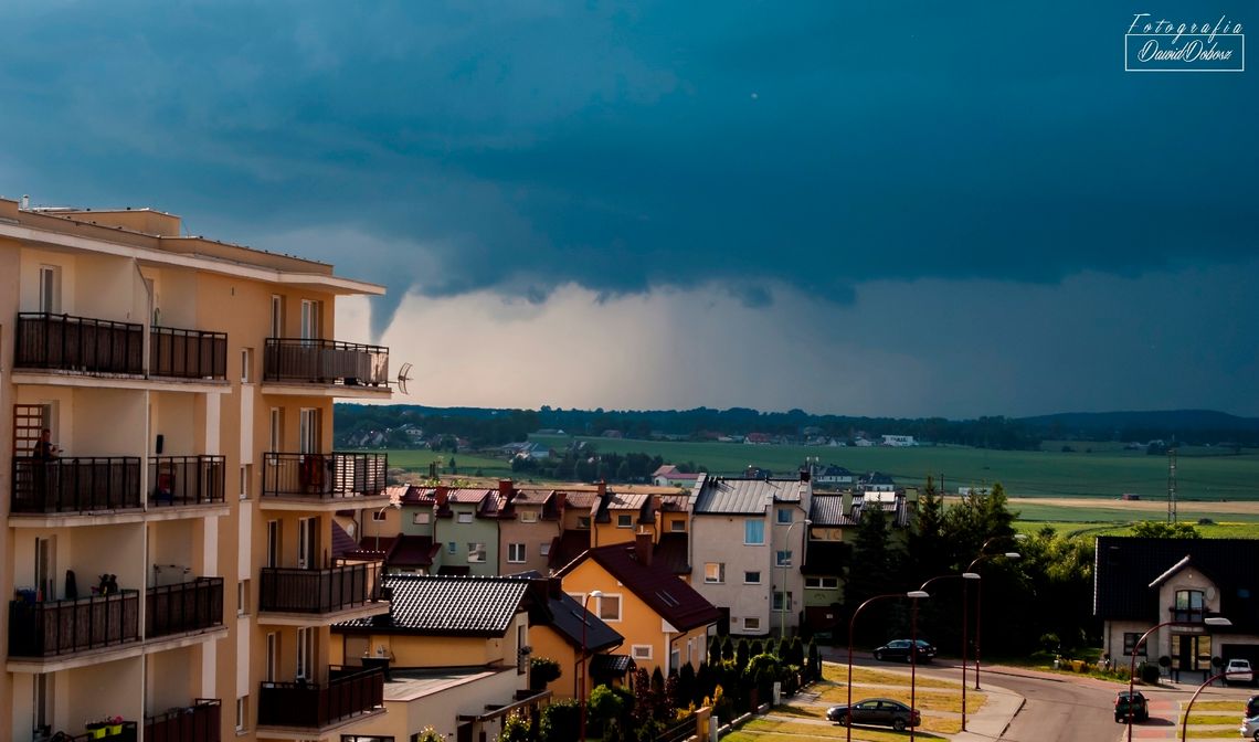 Uchwycił zorzę polarną, a teraz trąbę powietrzną! Uchwycił zorzę polarną, a teraz trąbę powietrzną!