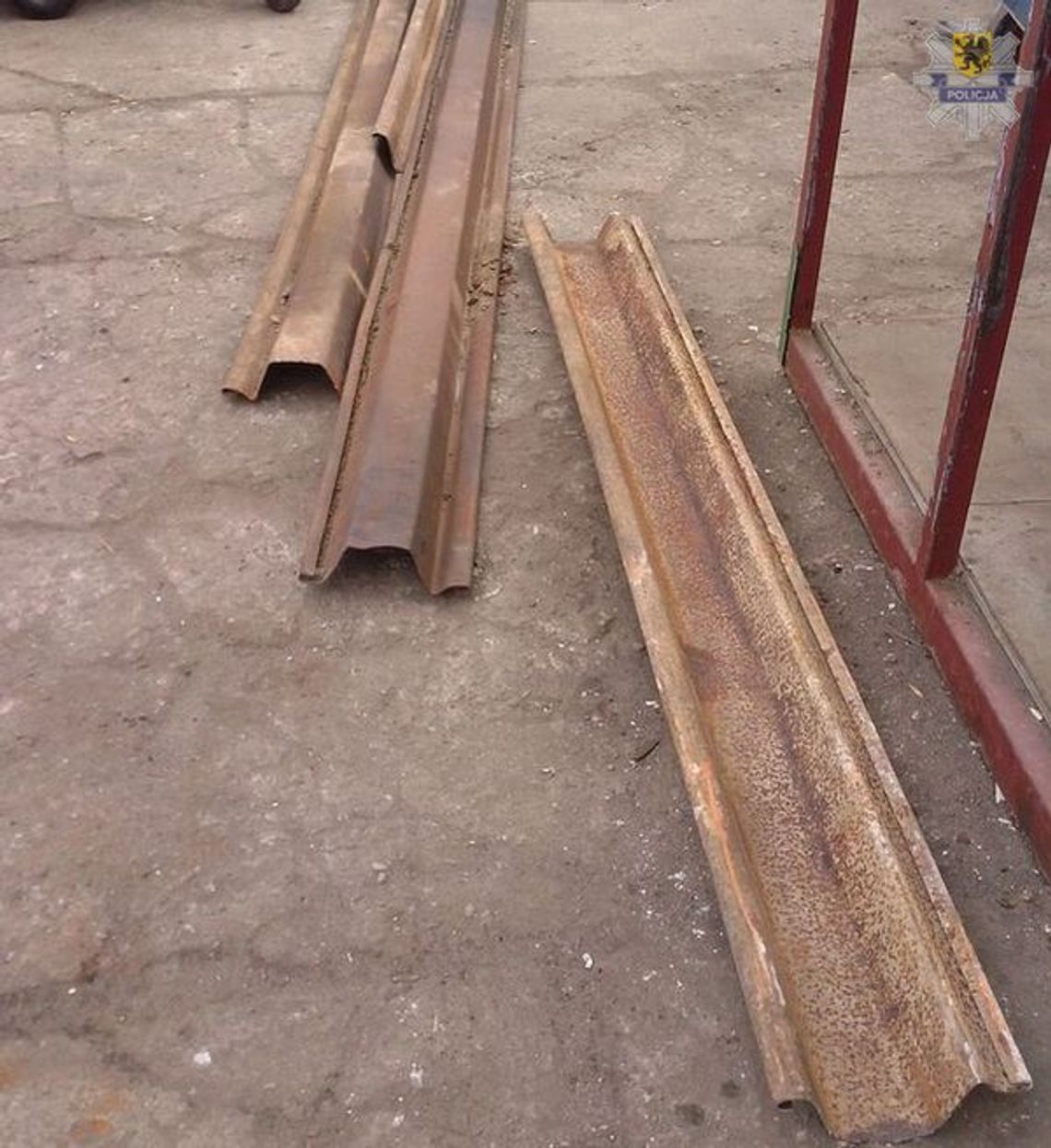 Ucieczka przez rozbite okno Ucieczka przez rozbite okno