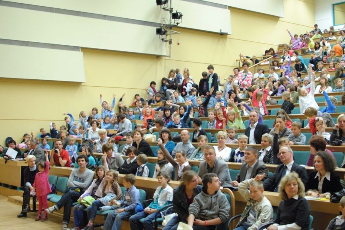 Uczą bawiąc, czyli konferencja dla młodych naukowców Uczą bawiąc, czyli konferencja dla młodych naukowców