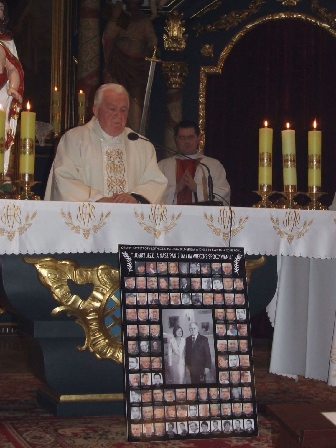 Uczcili pamięć ofiar. "Zginęła elita, tak jak 73 lata temu" Uczcili pamięć ofiar. "Zginęła elita, tak jak 73 lata temu"