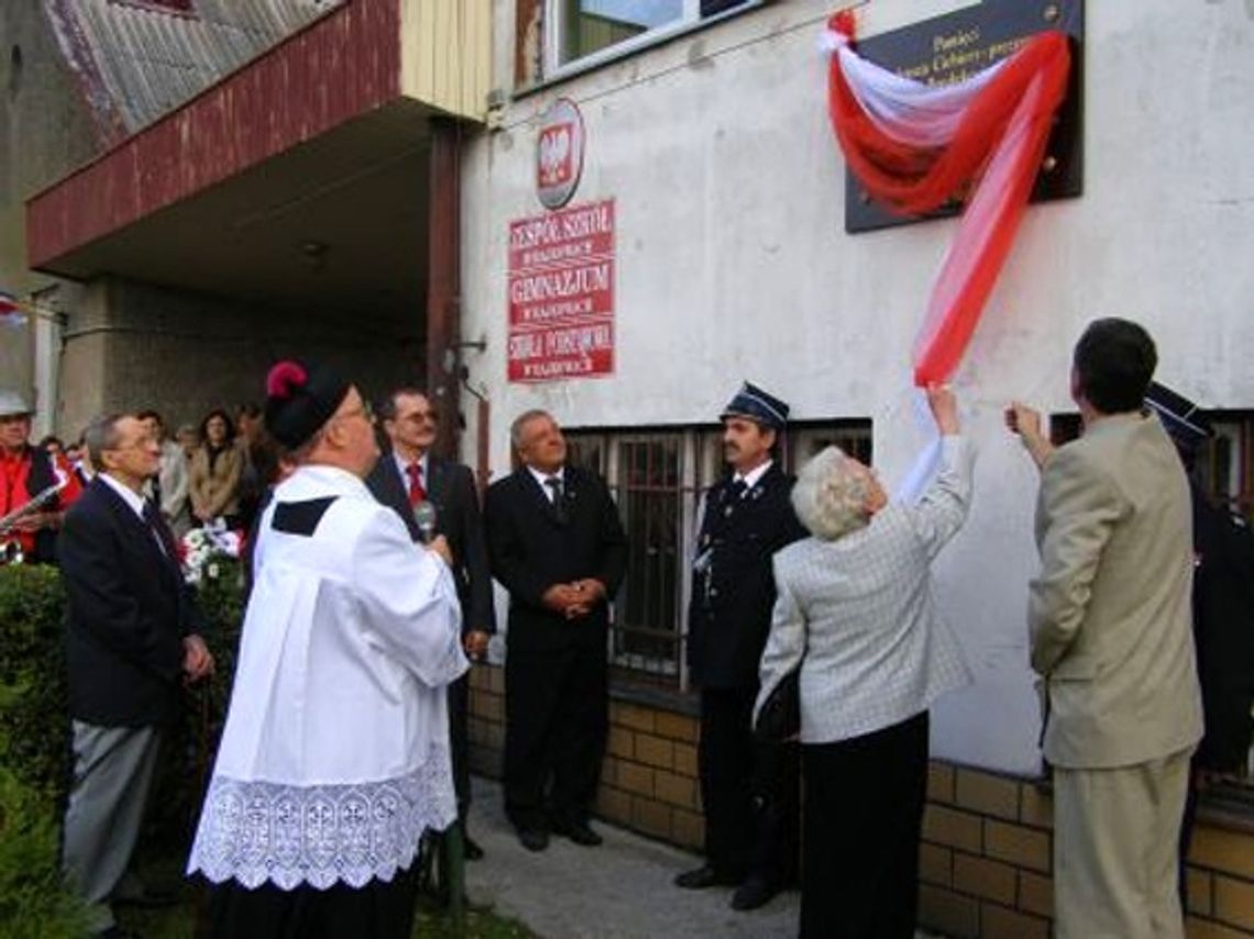 Uczczono inicjatora budowy szkoły w Rajkowach Uczczono inicjatora budowy szkoły w Rajkowach