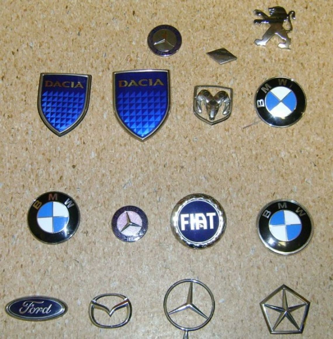 Uczniowie okradli auta - planowali stworzyć kolekcję marek