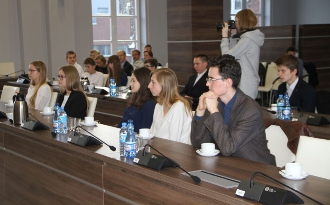 Uczniowie otrzymali nagrody prezydenta Tczewa za wybitne osiągnięcia Uczniowie otrzymali nagrody prezydenta Tczewa za wybitne osiągnięcia