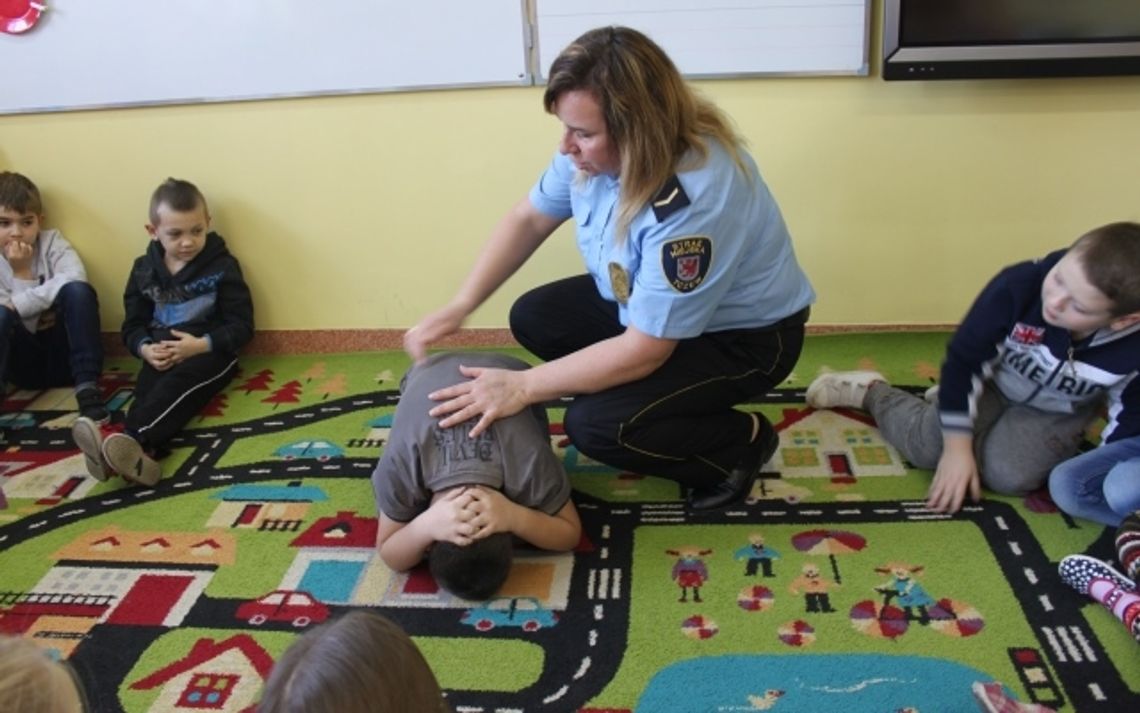Uczniowie "piątki" wiedzą, jak reagować na psią agresję Uczniowie "piątki" wiedzą, jak reagować na psią agresję