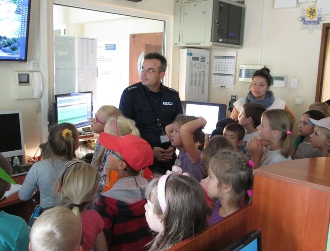 Uczniowie z Rotmanki odwiedzili pruszczańską komendę